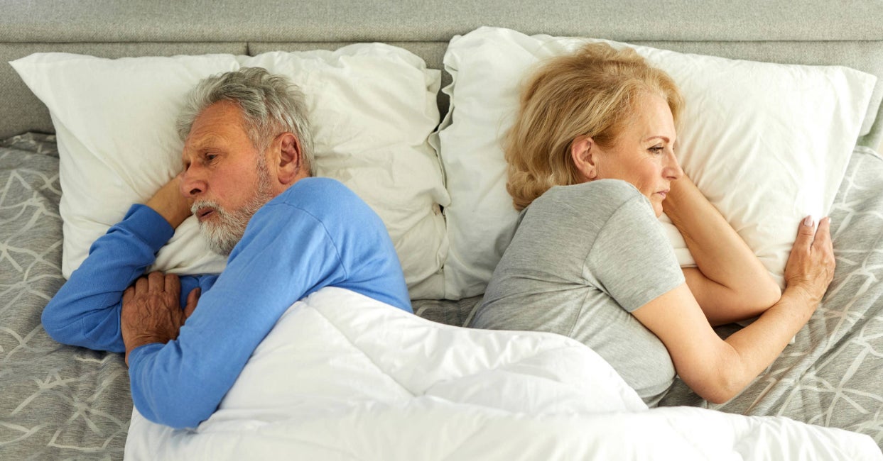 Signs A Couple Is Faking A Relationship
