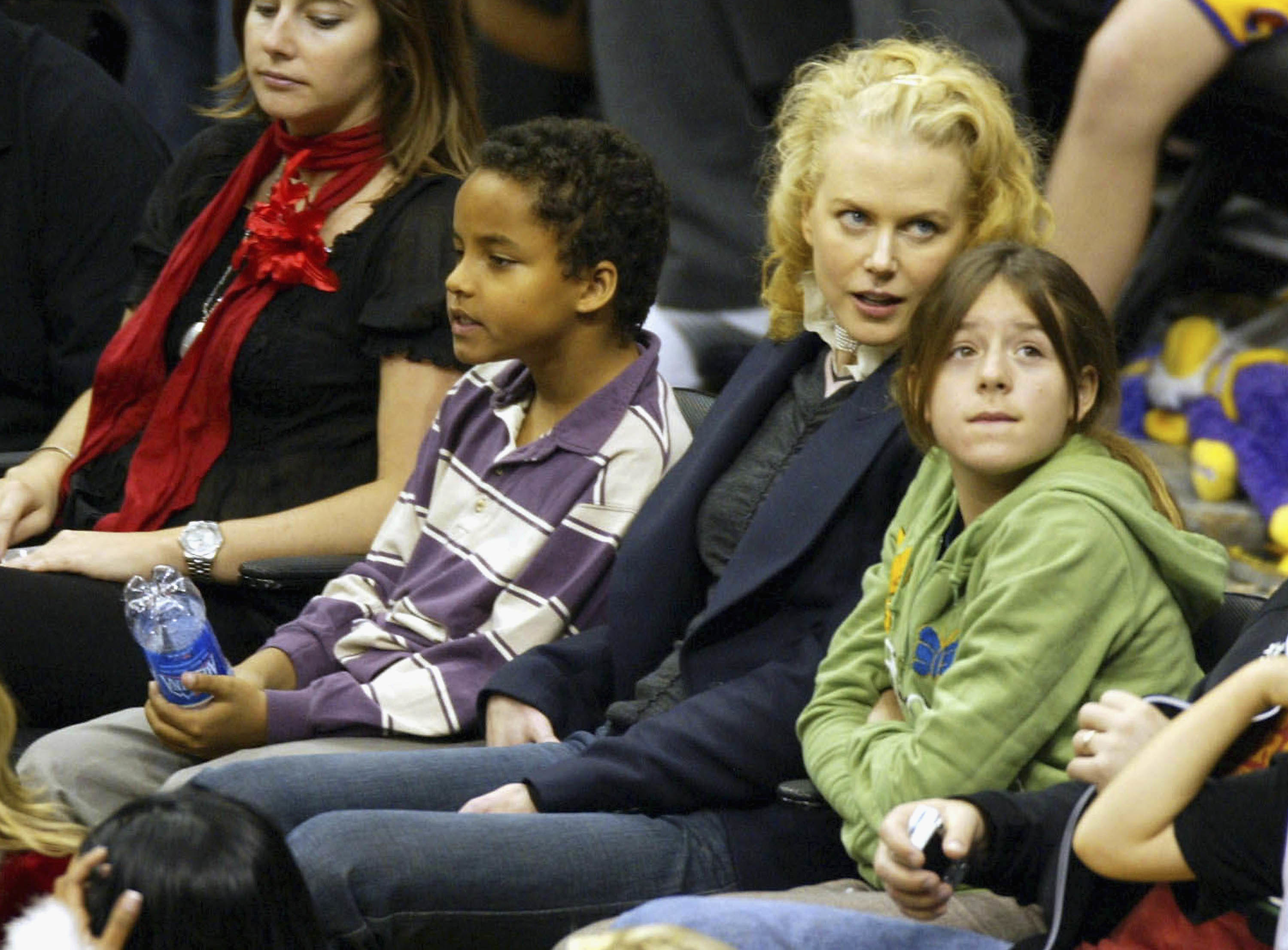 Nicole Kidman sits with her children, Connor and Isabella, at a Los Angeles Lakers game in 2004