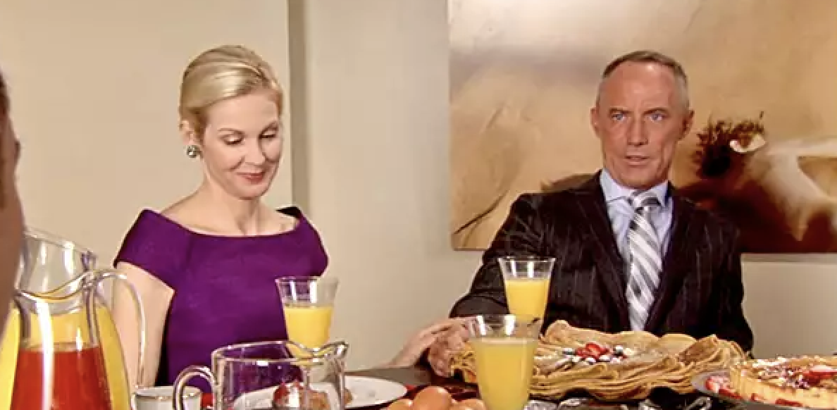 A big breakfast in front of Robert John Burke as Bart Bass and Kelly Rutherford as Lily van der Woodsen in Gossip Girl