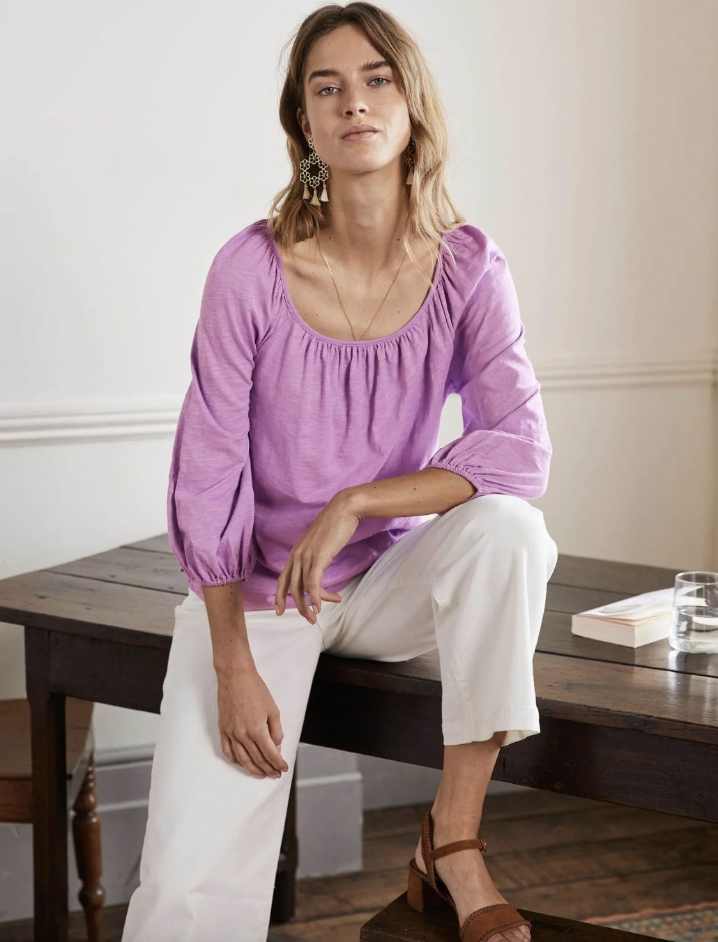 model wear purple blouse