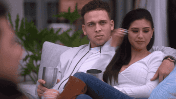 signs-a-couple-is-faking-a-relationship