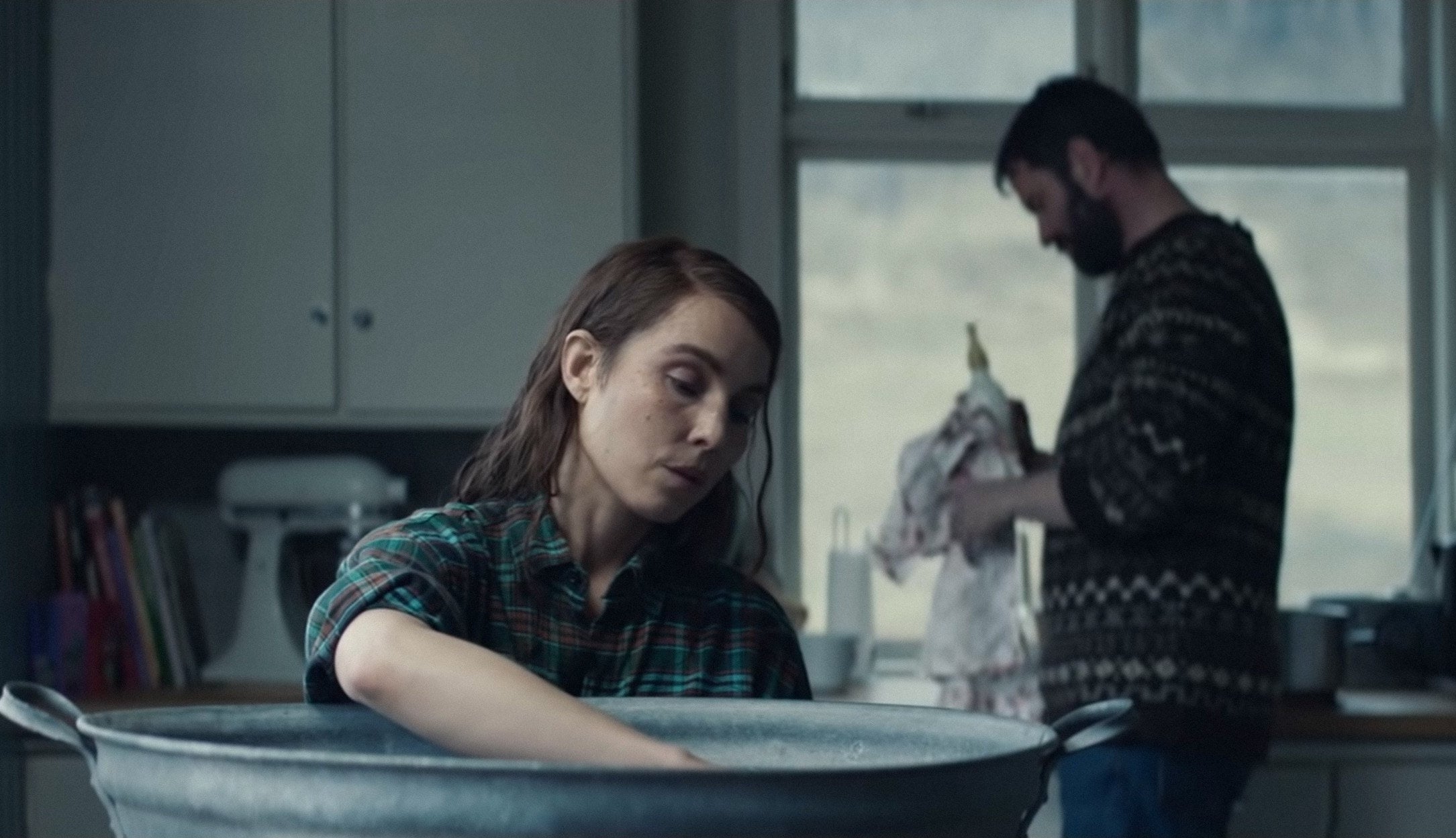 Noomi Rapace and Hilmir Snaer Gudnasan stand in a kitchen