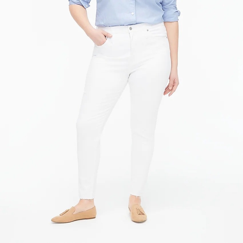 model wearing the white skinny jeans with a blue button down and tan loafers