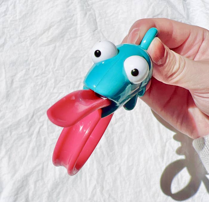 PLAZA(プラザ)のおすすめグッズ「joie(ジョイー)カメレオンバッグタイ」