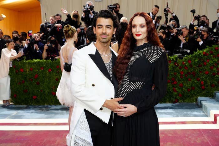 Met Gala 2022: Sophie Turner Flaunts Baby Bump at Red Carpet Alongside  Husband Joe Jonas (View Pics)