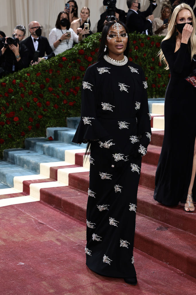 A full body shot of Naomi Campbell on the red carpet