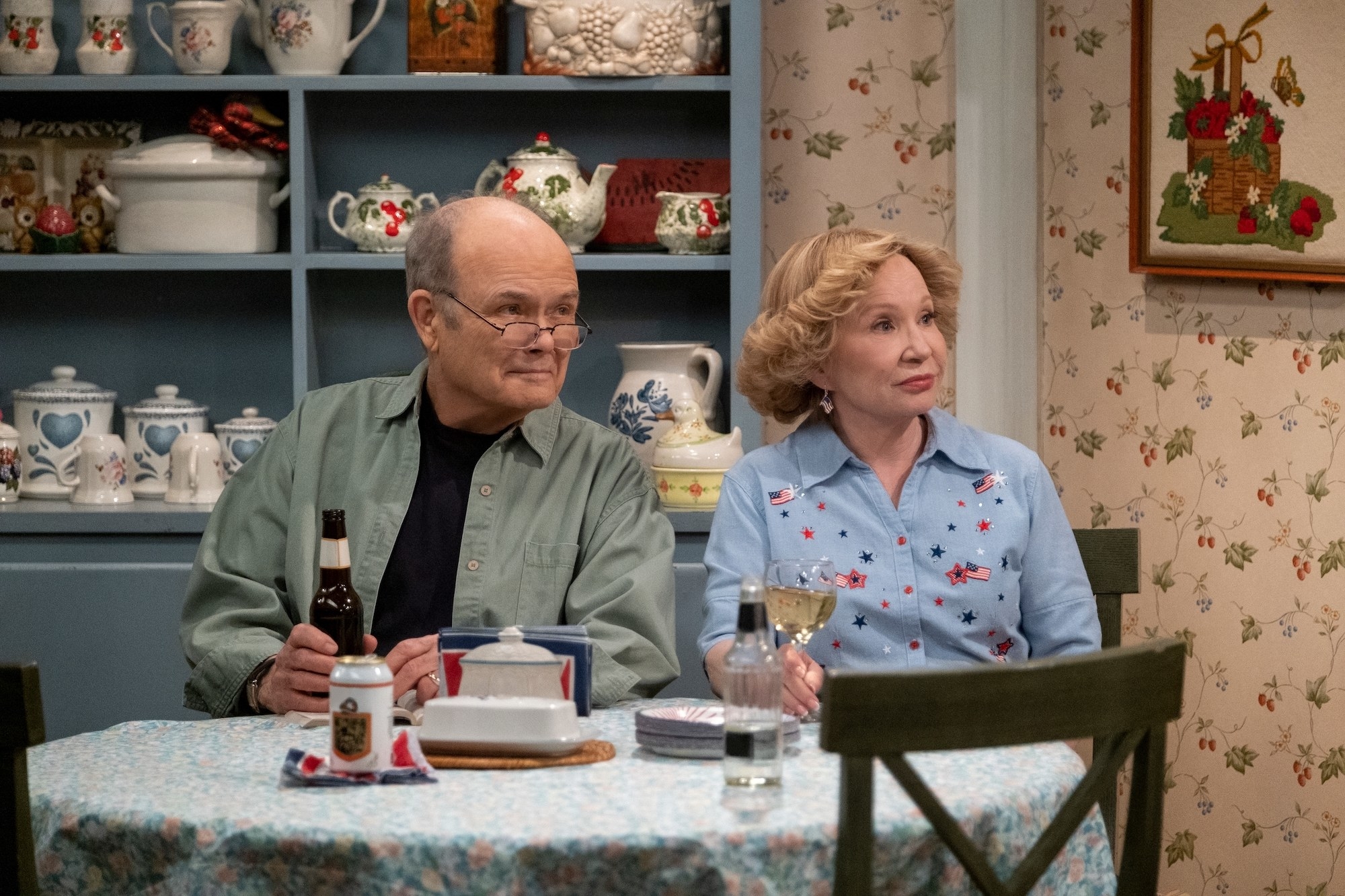 Kurtwood Smith as Red Forman, Debra Jo Rupp as Kitty Forman in episode 101 of That ‘90s Show
