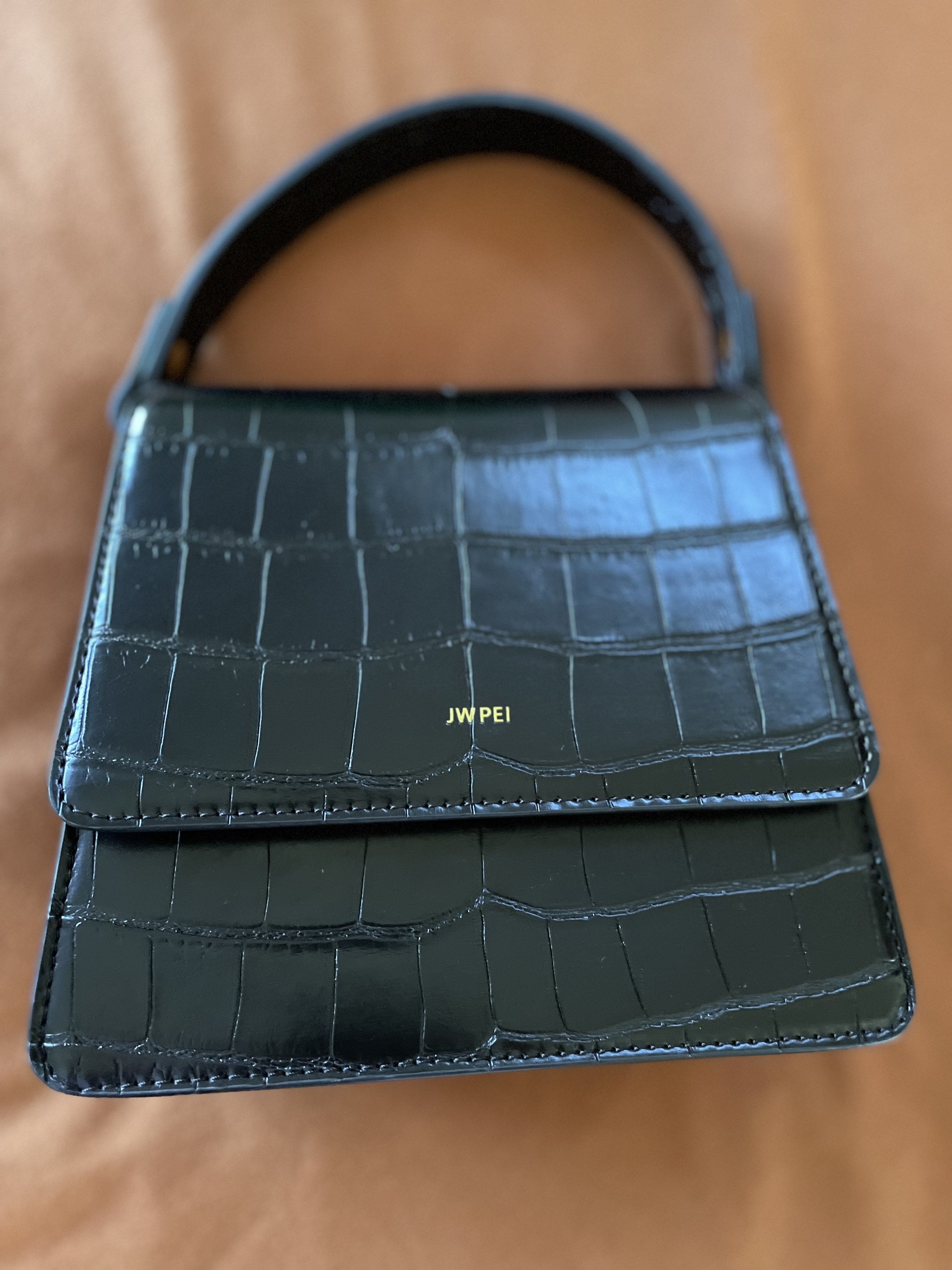 JW PEI: Gabbi Bag Review // Vegan leather //AFFORDABLE //SUSTAINABLE BRAND  