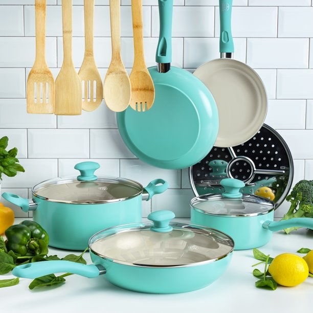 The cookware set in the color Turquoise