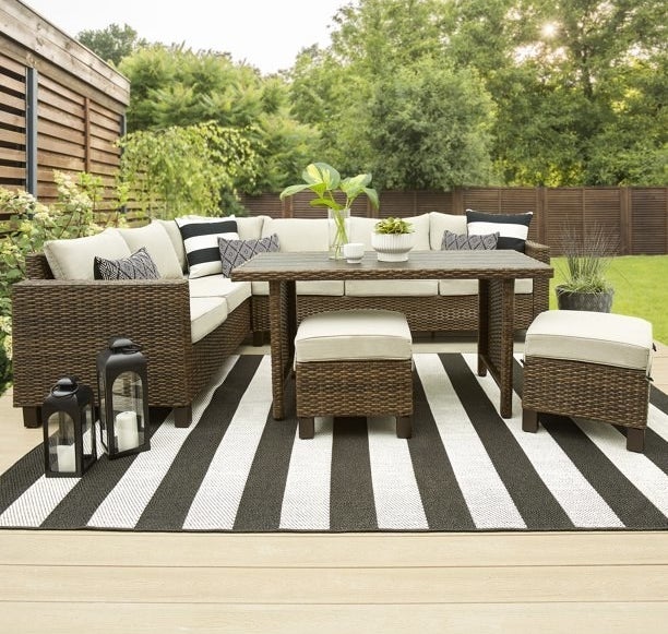 The patio set in the color Beige