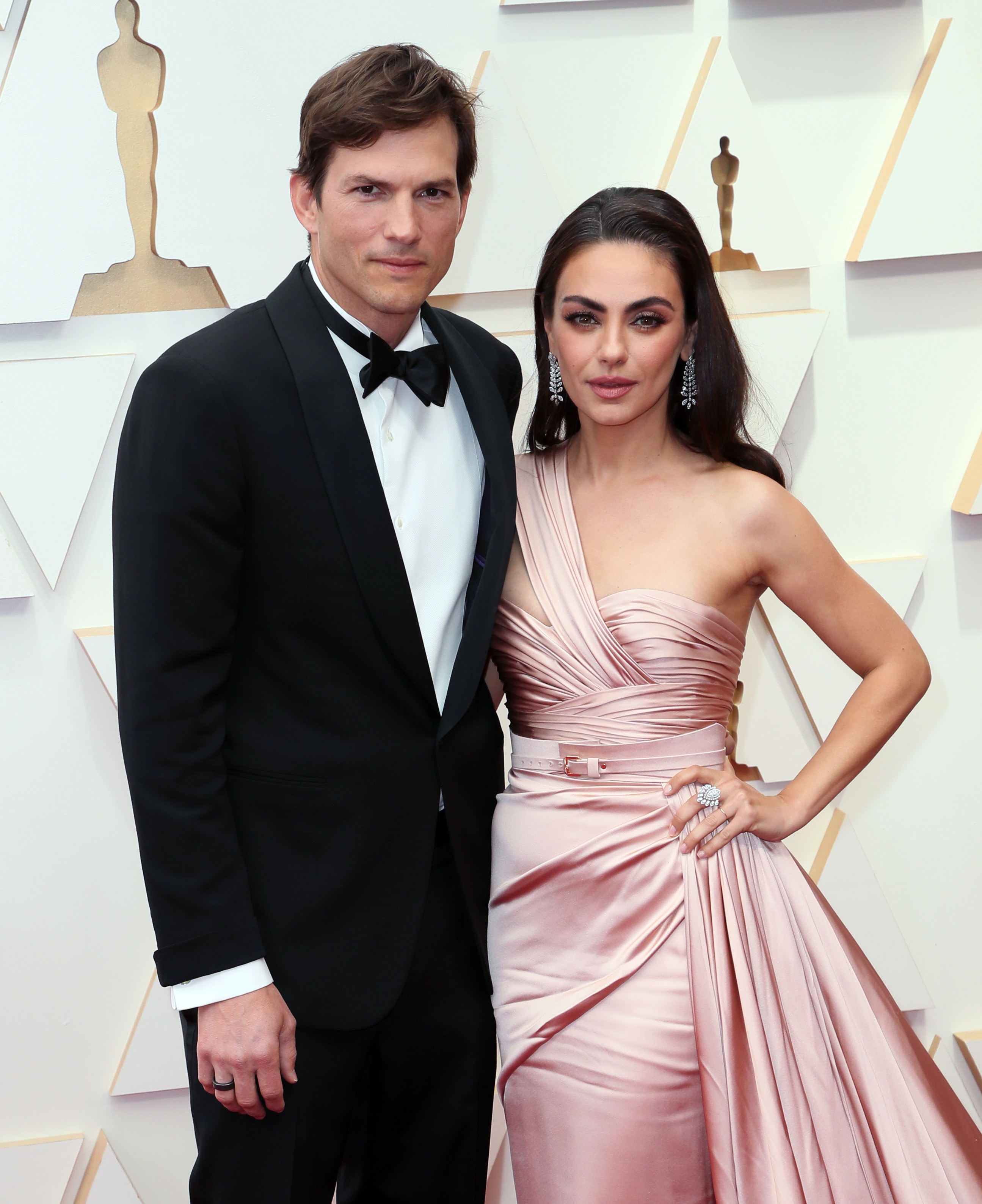 Ashton Kutcher and Mila Kunis arrive at the 94th Oscars ceremony on March 27, 2022