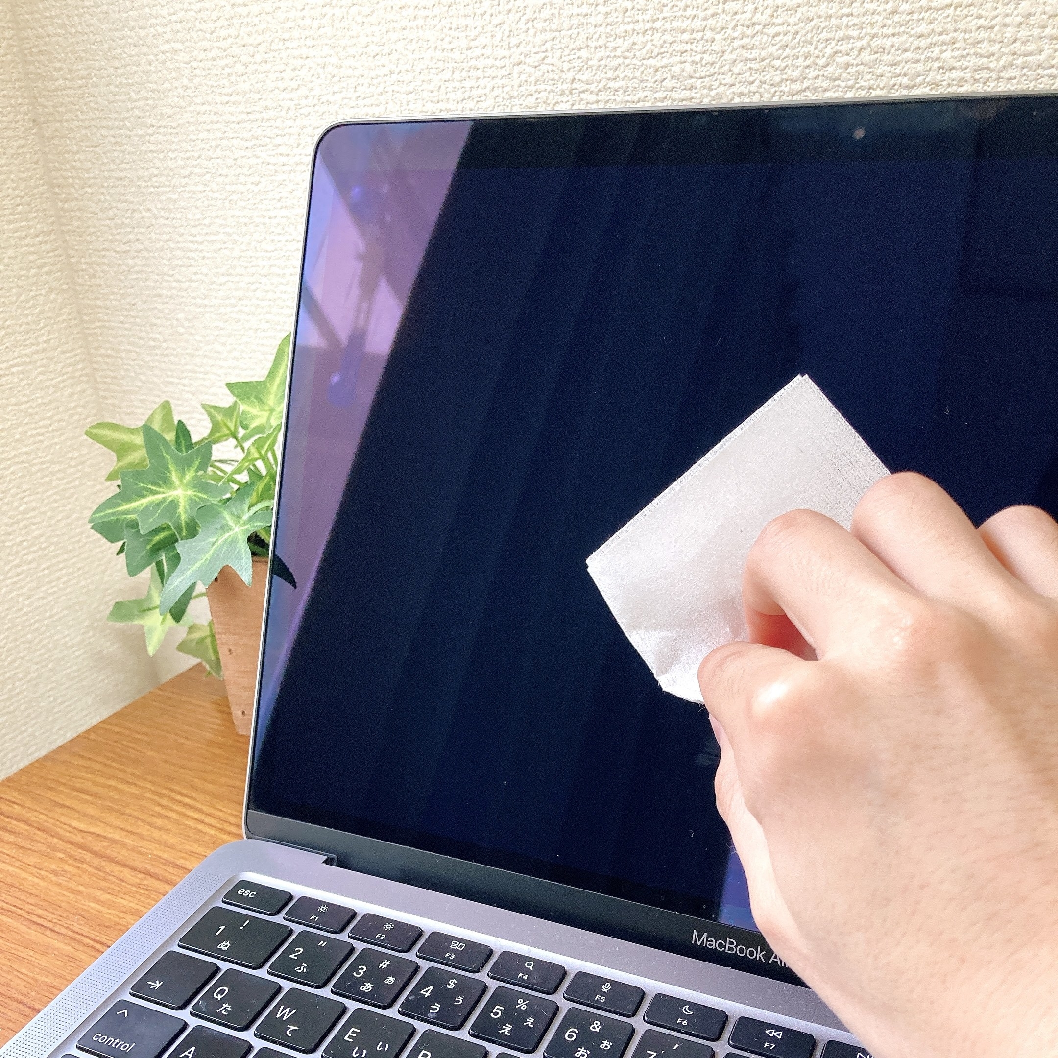 無印良品のおすすめの便利グッズ「携帯用メガネ拭き」