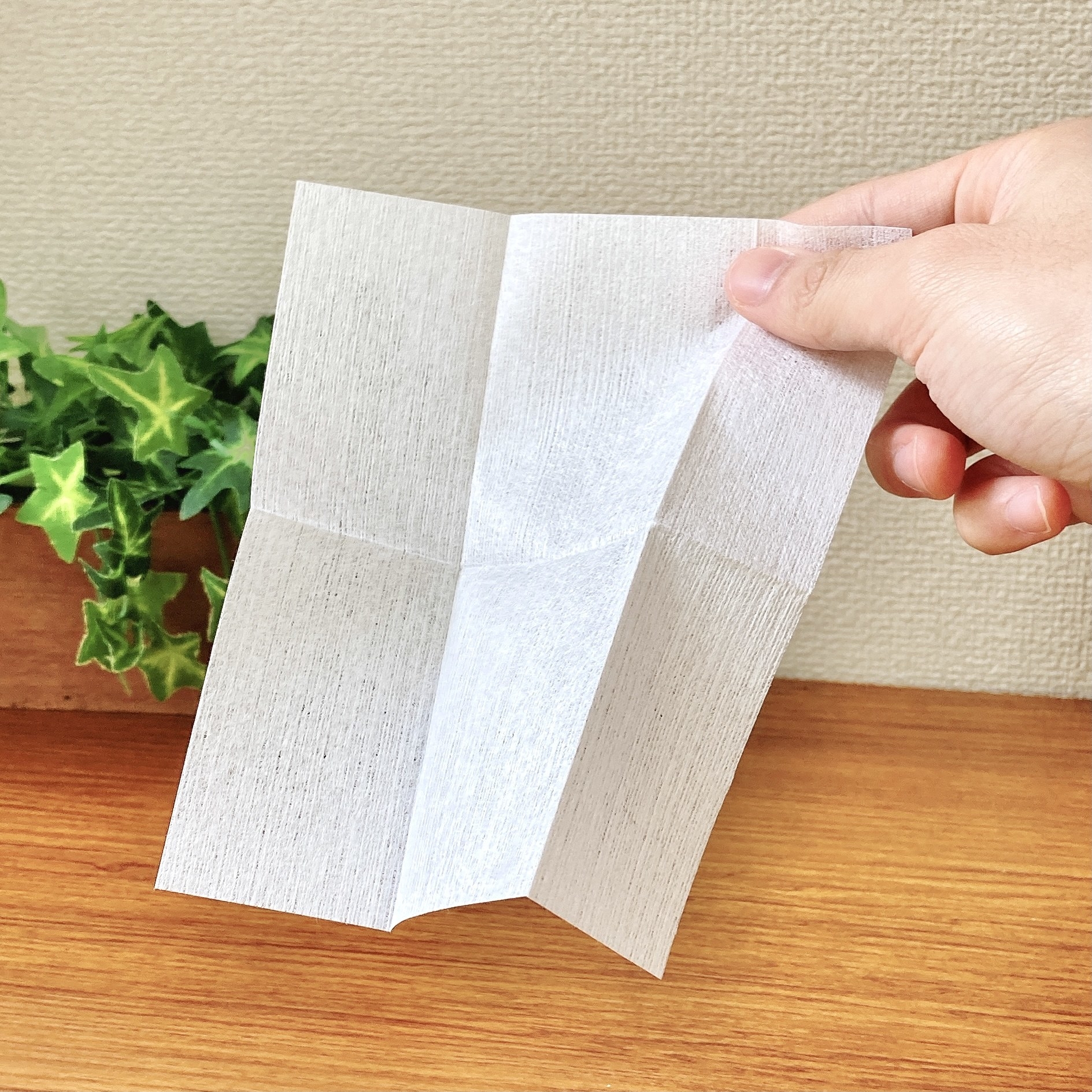 無印良品のおすすめの便利グッズ「携帯用メガネ拭き」