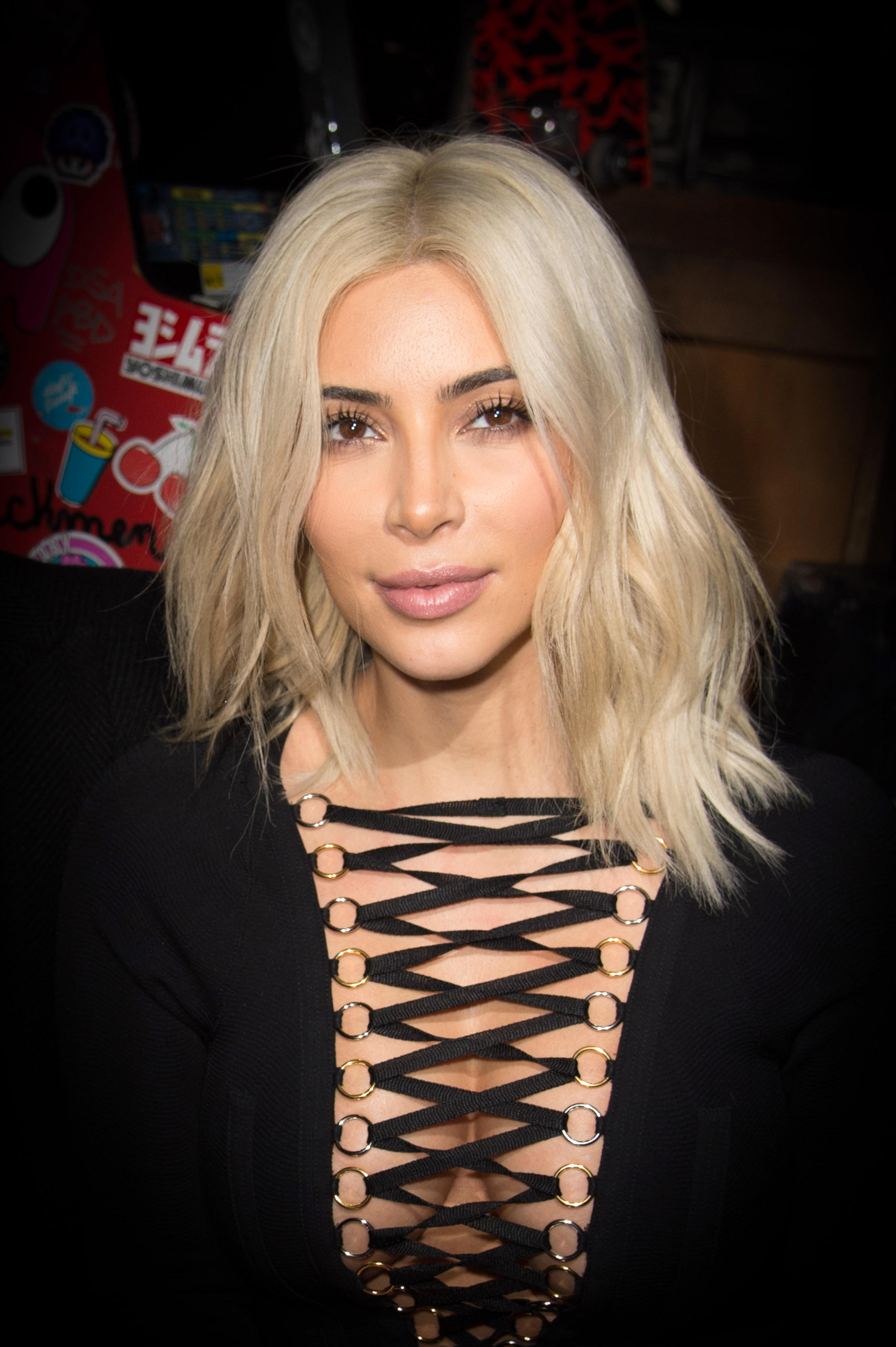 kim kardashian short blonde hair