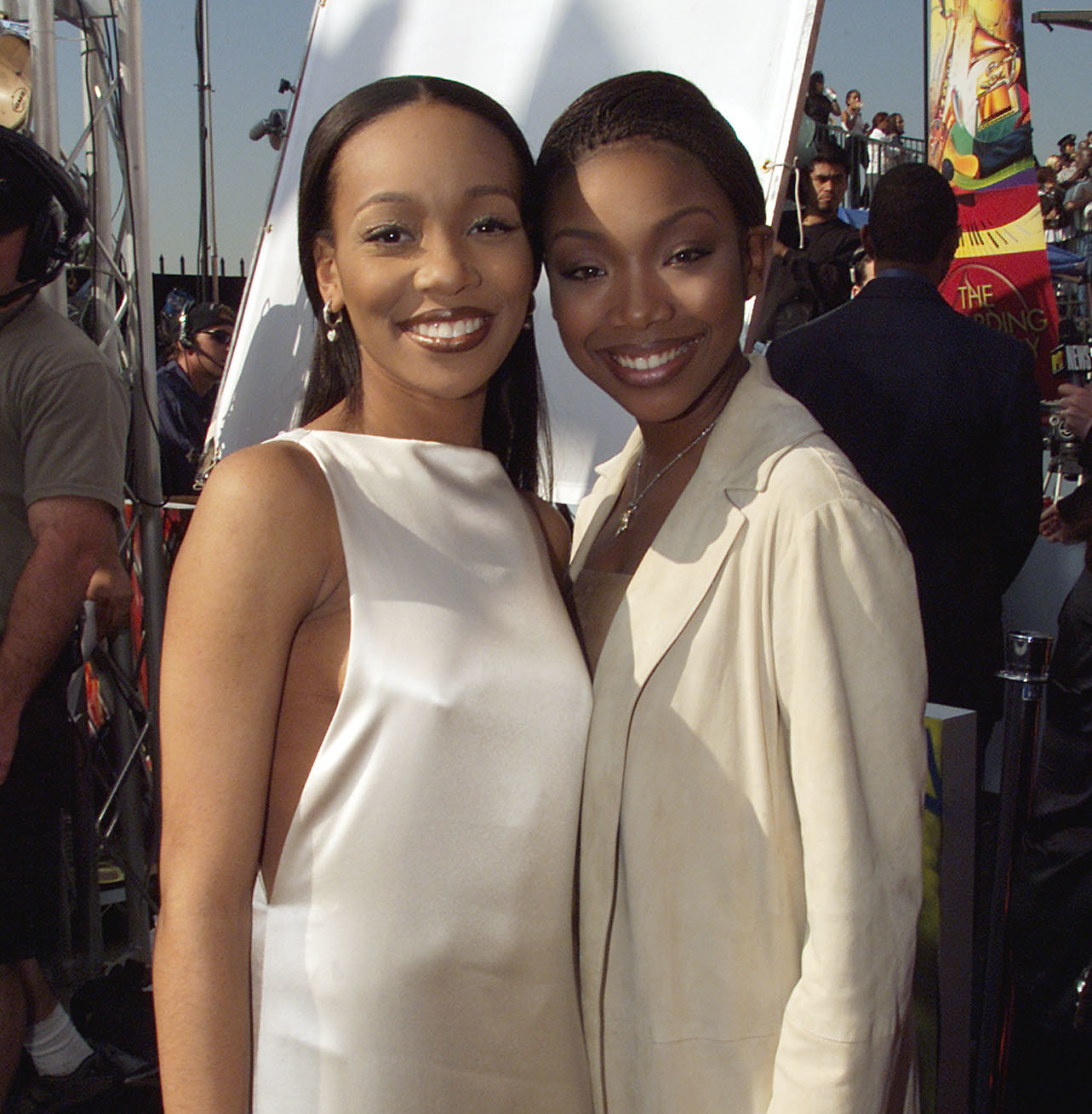 Brandy and Monica, both wearing white, on the Grammys red carpet in 1999