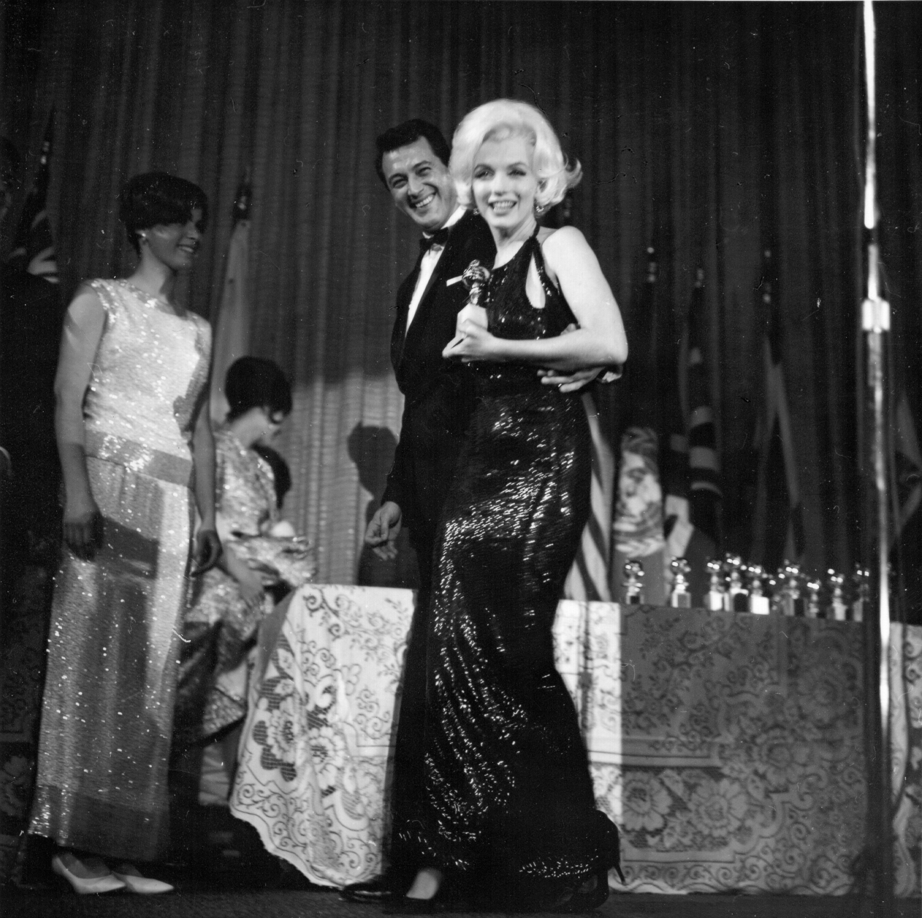 Marilyn accepted her award on stage in 1962