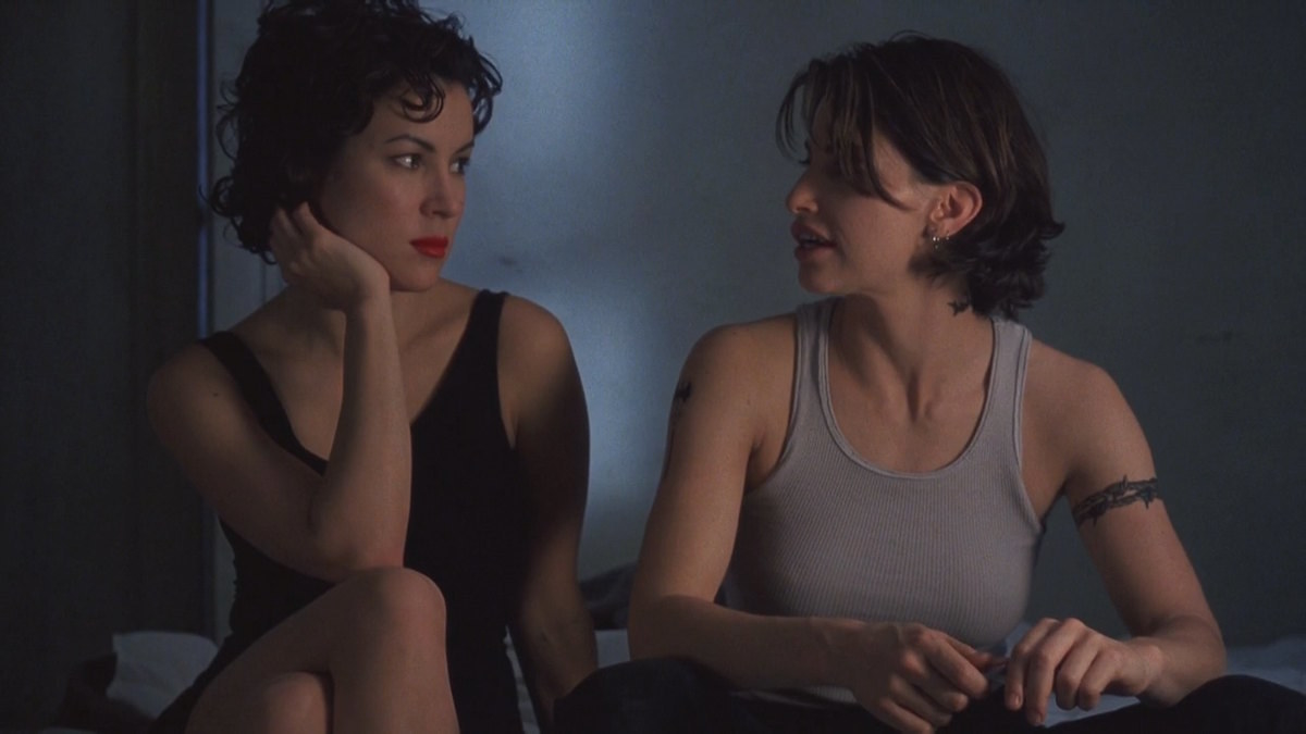 Gina Gershon and Jennifer Tilly in Bound.