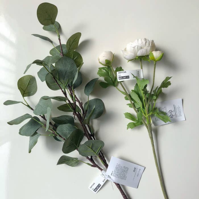 IKEA（イケア）のおすすめオシャレ雑貨「フェイクリーフ ユーカリ / グリーン」「造花 ラナンキュラス / ホワイト」