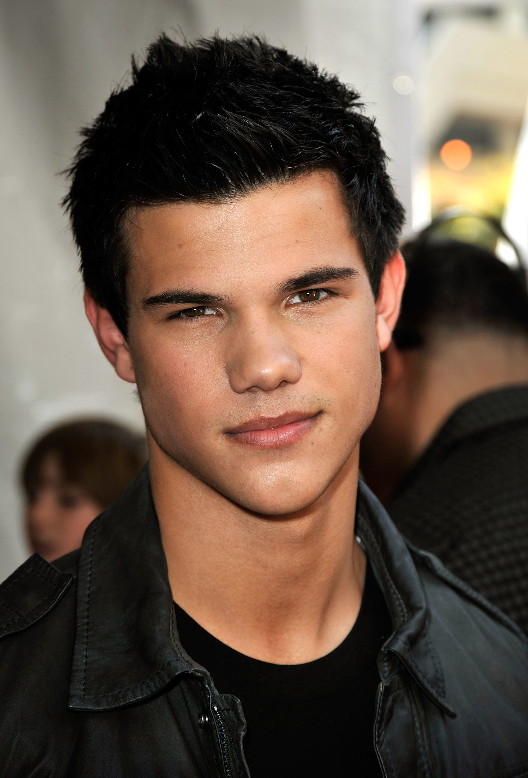 Taylor Lautner poses at the 2009 Nickelodeon&#x27;s Kids&#x27; Choice Awards