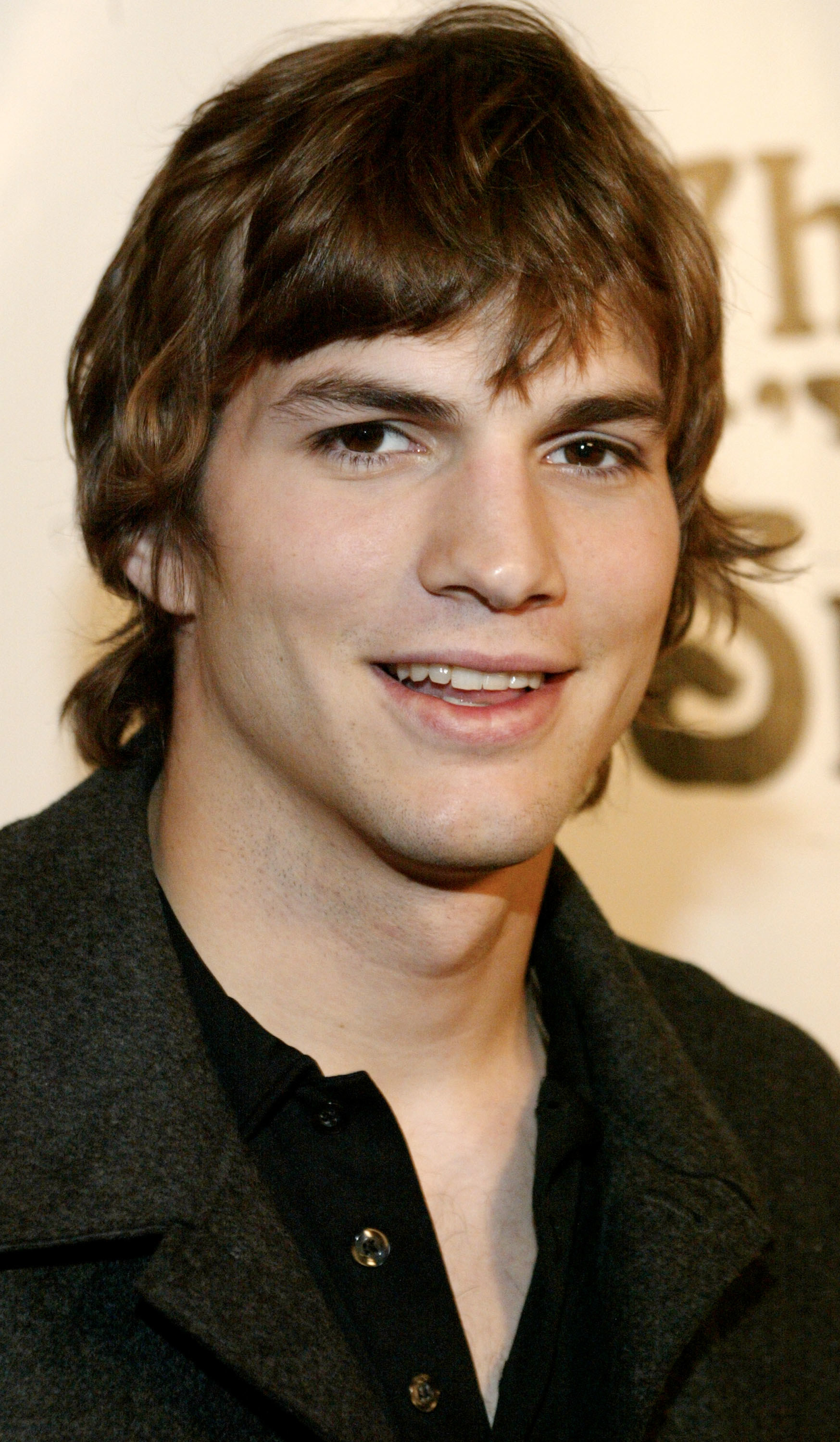 Ashton Kutcher arrives at an event celebrating the 100th episode of &quot;That &#x27;&#x27;70&#x27;s Show&quot; on April 10, 2002