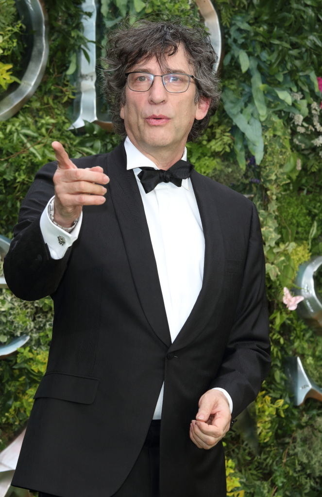 Neil Gaiman in a tux, pointing