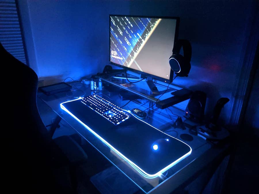 10 Useful Gaming Desk Accessories In 2022