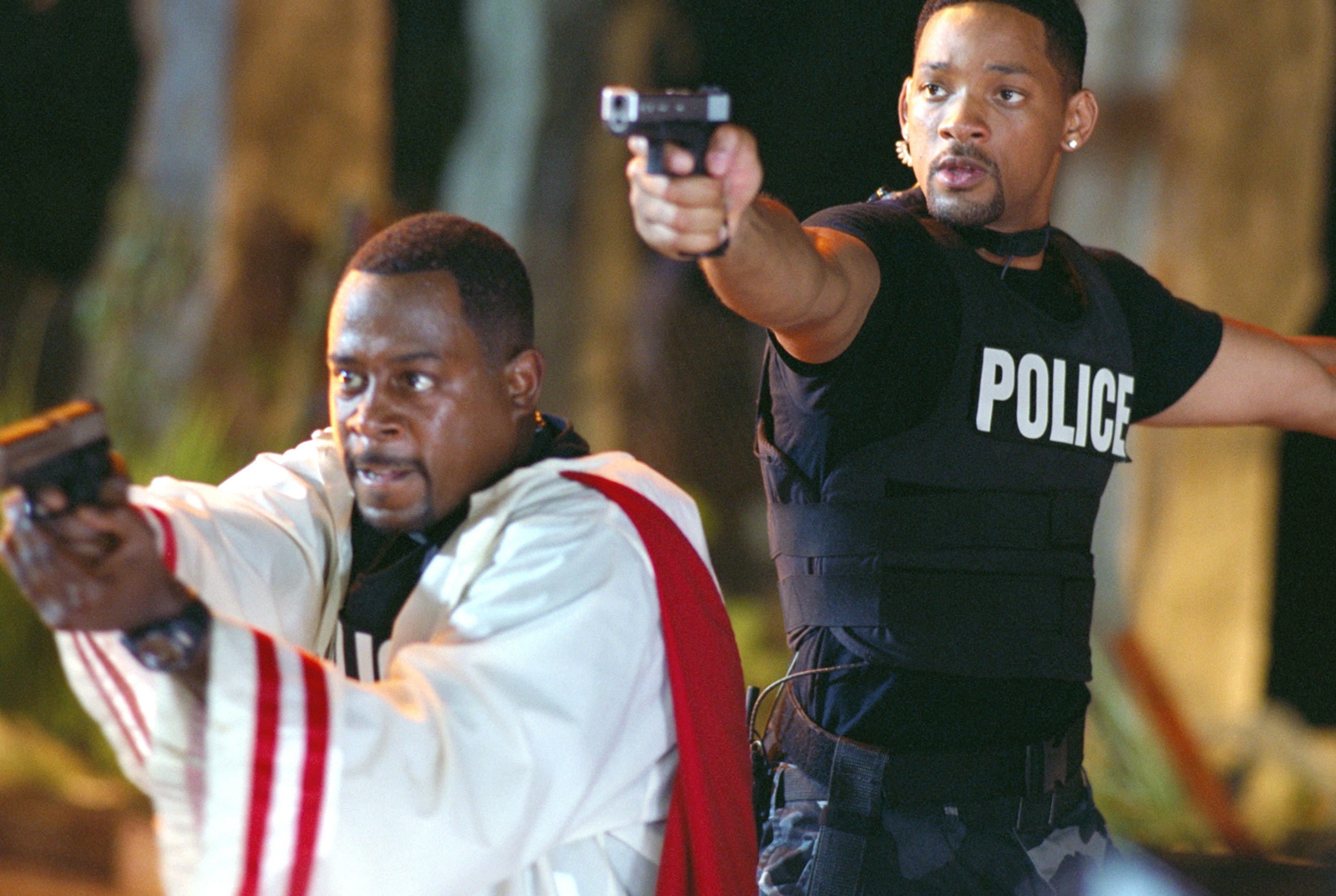 Martin Lawrence and Will Smith pointing guns.
