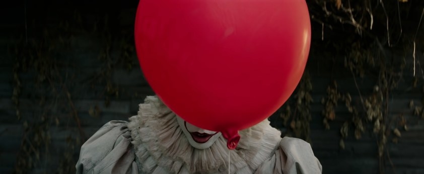 Pennywise the clown with a red balloon
