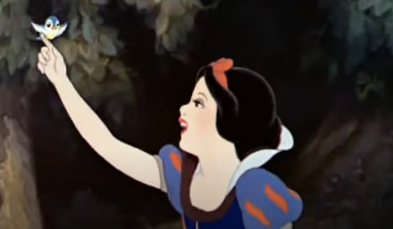 白雪公主唱歌给一只鸟