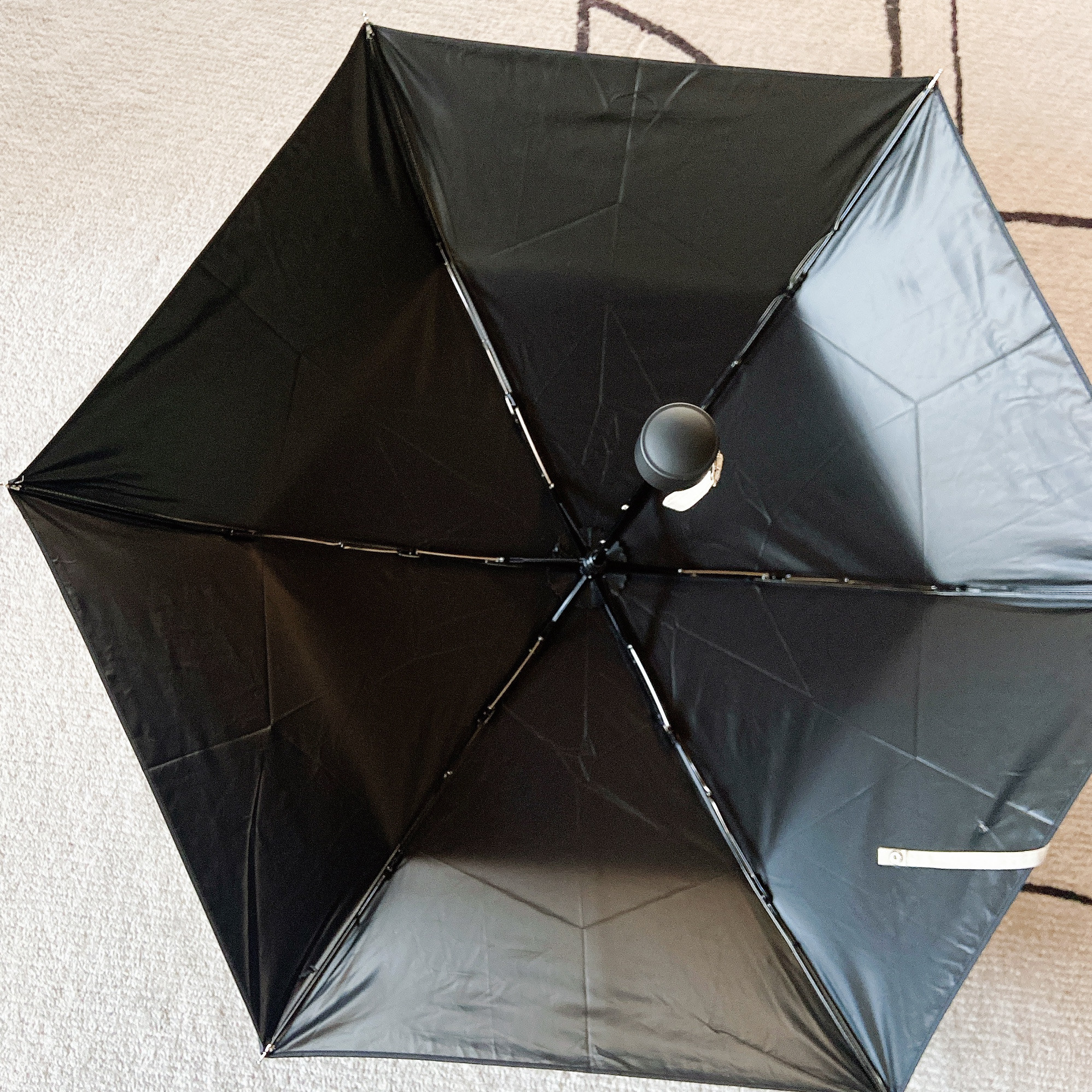 Francfranc（フランフラン）のおすすめ傘「遮光パイピング 折りたたみ傘 47cm ベージュ（晴雨兼用）」
