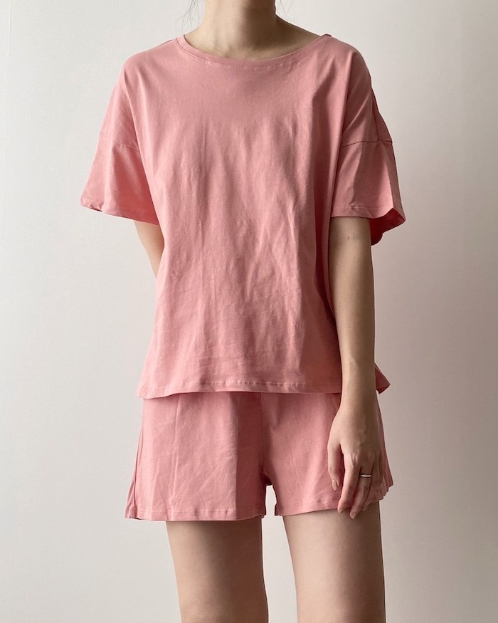 GU（ジーユー）の新作ルームウェアアイテム「コットンラウンジセット（半袖&amp;amp;ショートパンツ）」コスパも高く夏のパジャマや部屋着におすすめ