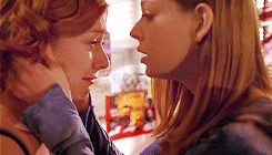 Tara and Willow kissing