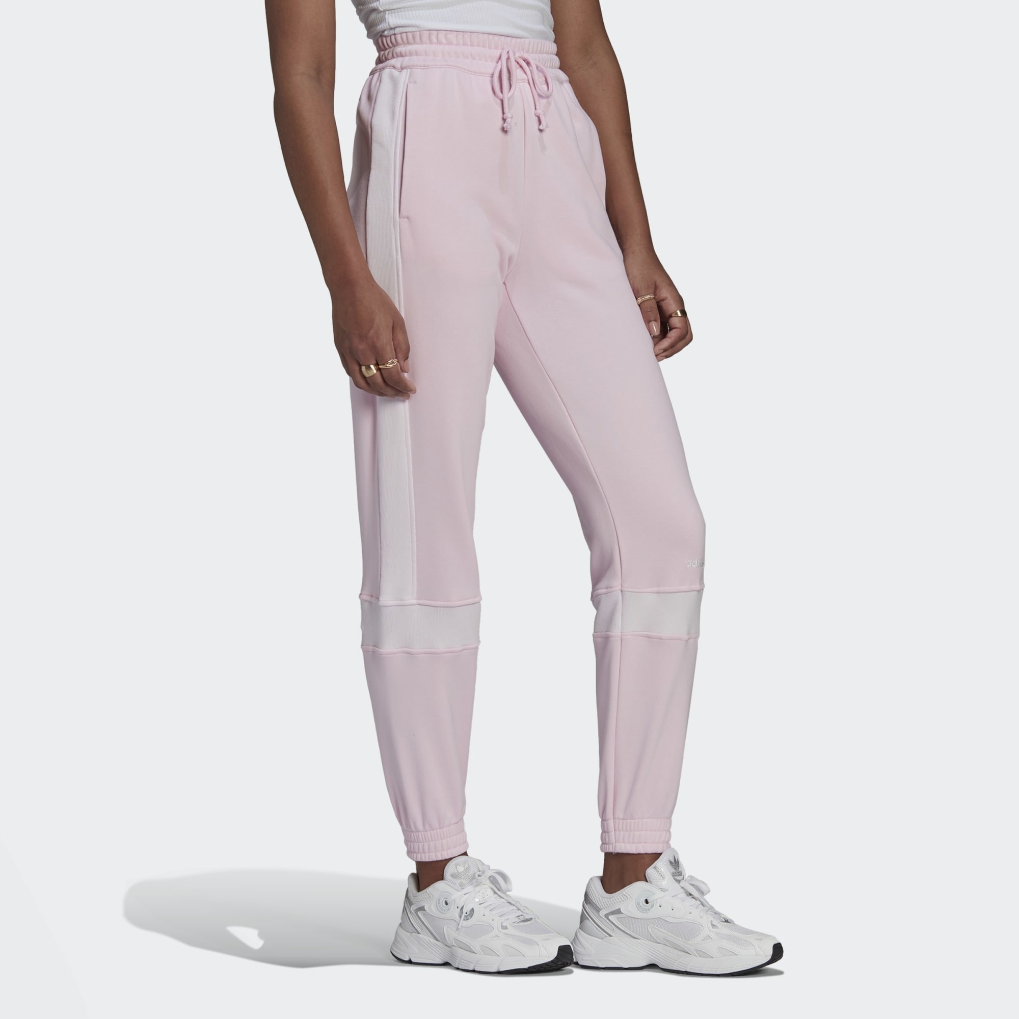 a model wearing the pink joggers white white sneakers