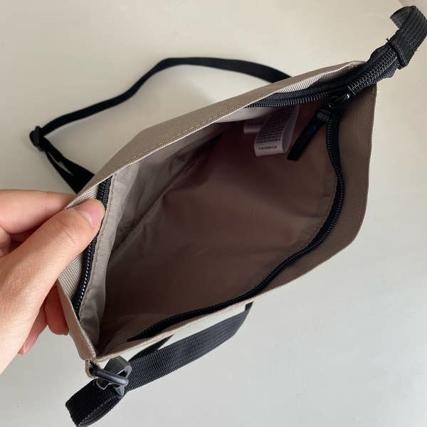 無印良品の人気アイテム「撥水サコッシュ」軽くて運動にも使えるコスパ優秀なオススメバッグ