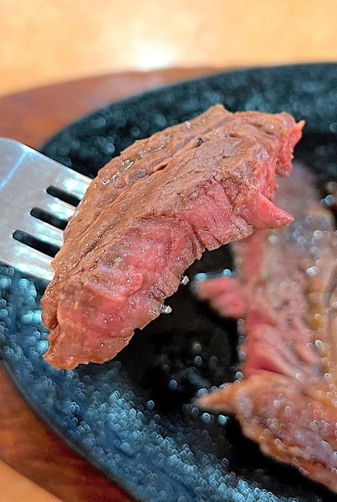 サイゼリヤで人気のメニュー「リブステーキ」肉汁たっぷりでおすすめ