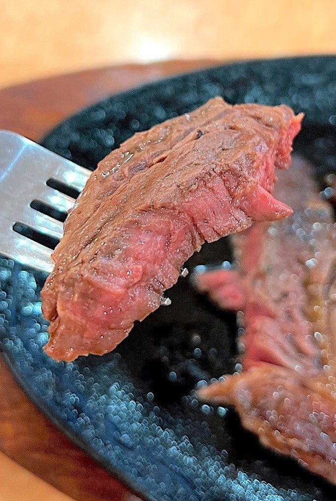 サイゼリヤで人気のメニュー「リブステーキ」肉汁たっぷりでおすすめ