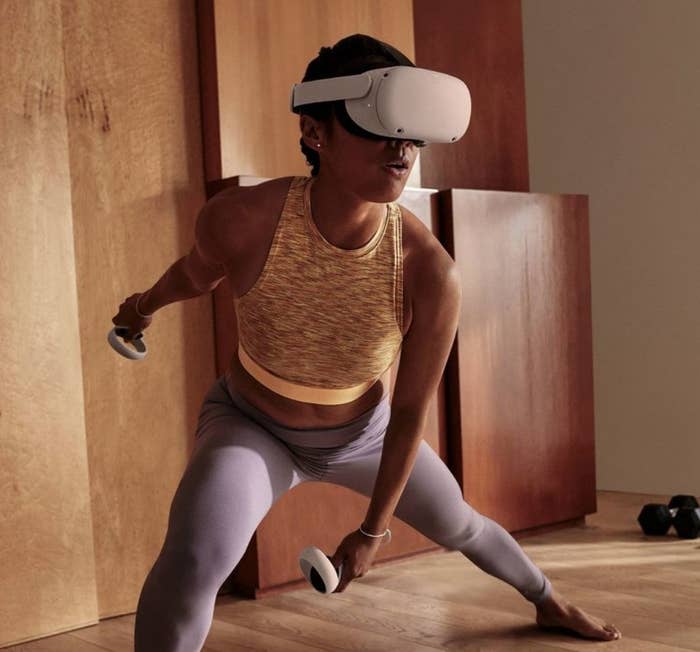 A model playing with a virtual reality set