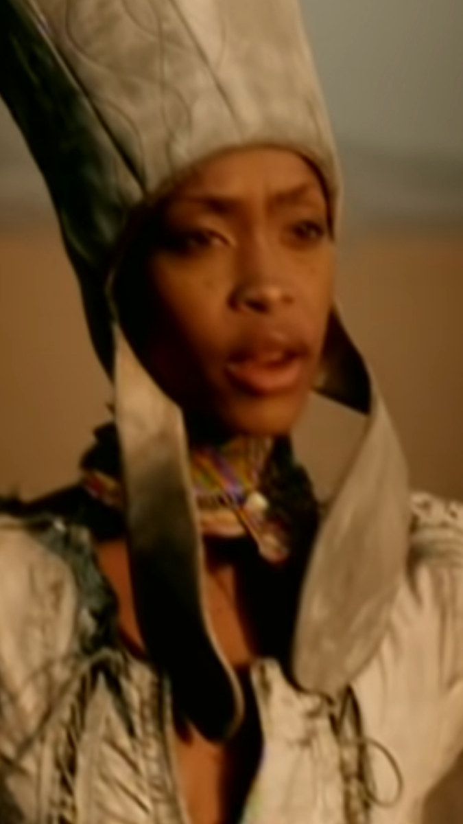 Badu in her quot;Didn#x27;t Cha Knowquot; music video