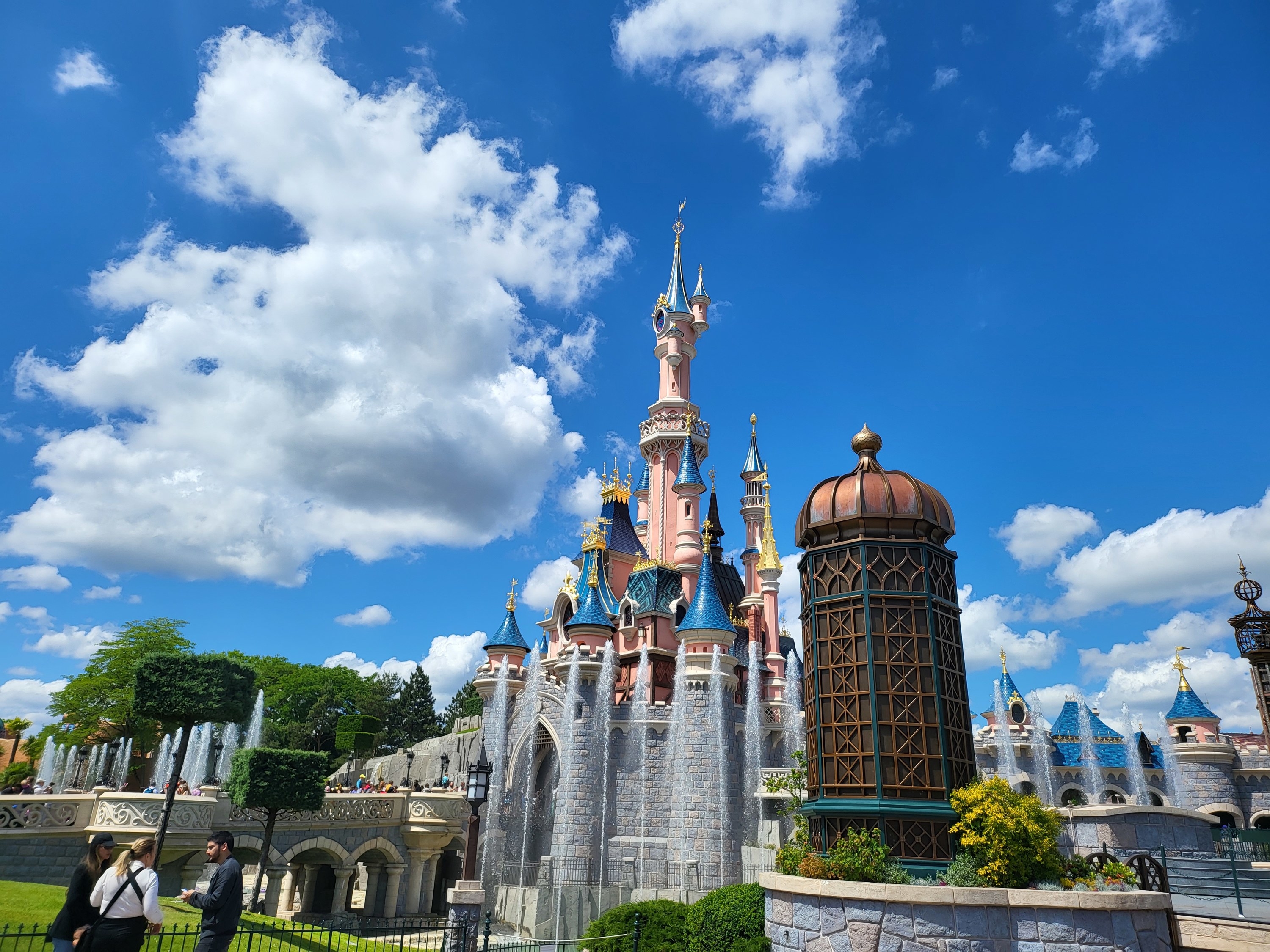 This Virtual Tour of Disneyland Paris Is a Must-watch for Fans of the  Disney Parks
