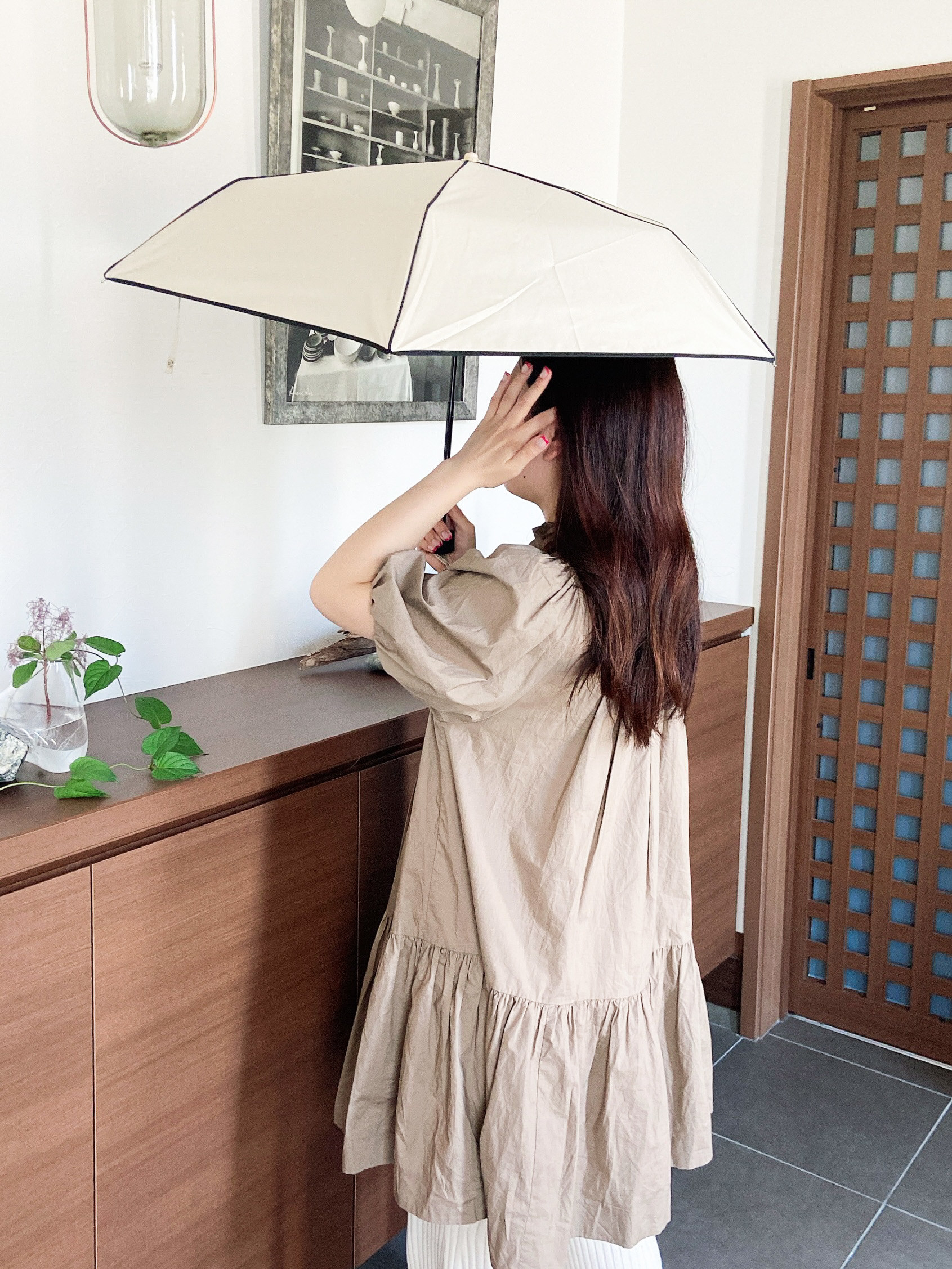 ☆Francfranc(フランフラン)のファッション雑貨「遮光パイピング 折りたたみ傘」オシャレベージュで晴雨兼用のオススメグッズ