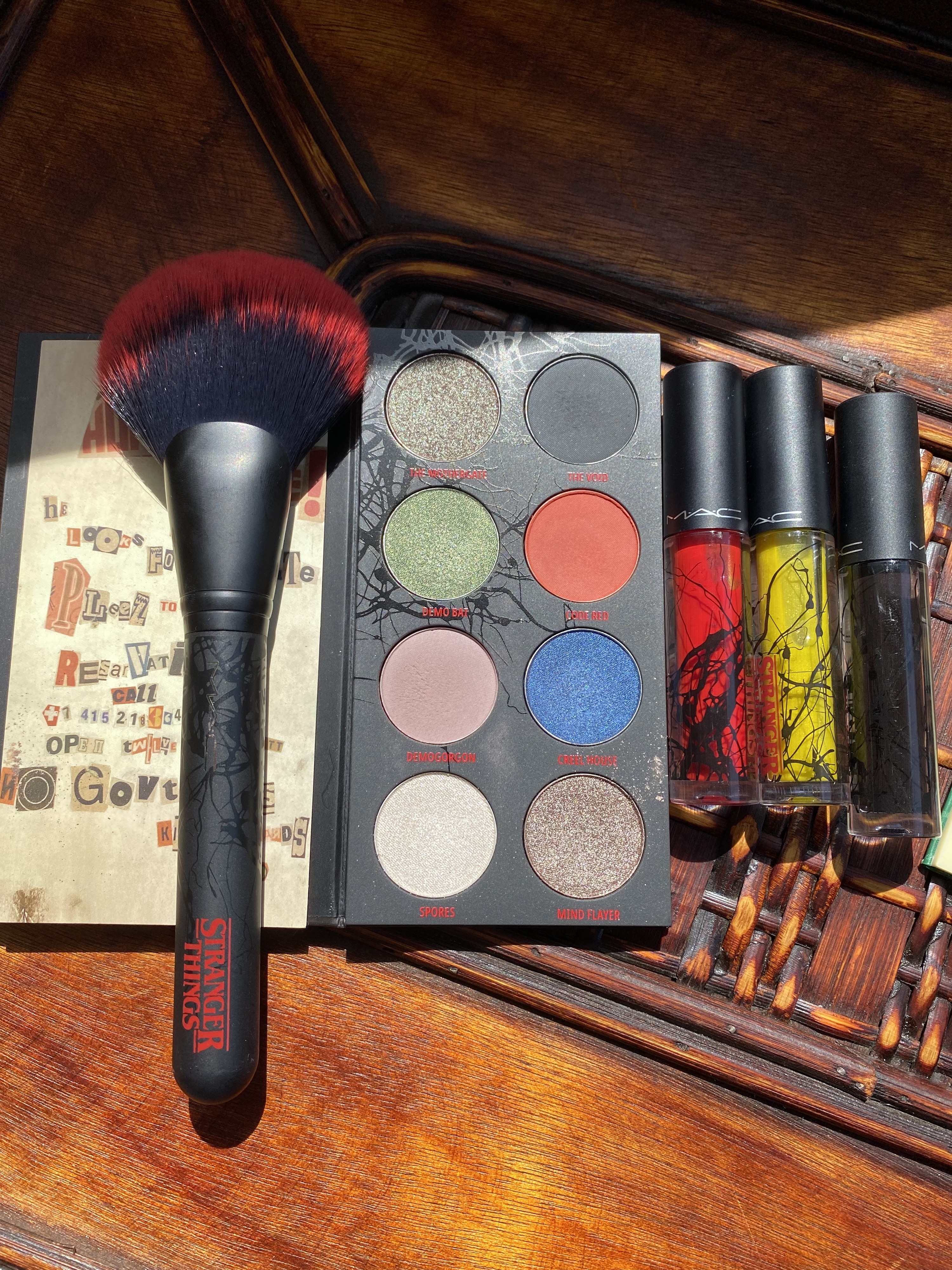 Outlets MAC Stranger Things Makeup Brushes