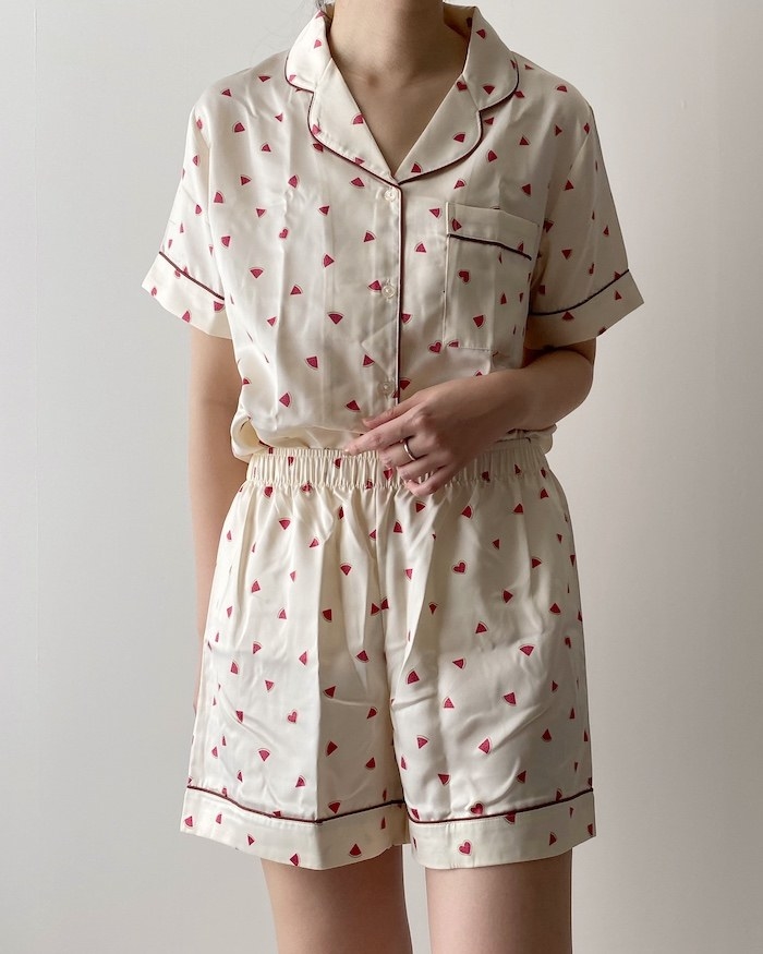 GU（ジーユー）の新作パジャマ「サテンパジャマ（半袖&amp;amp;ショートパンツ）（スイカ）」夏の部屋着やパジャマにおすすめ