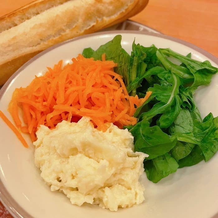 サイゼリヤのおすすめランチ「サルシッチャのセルフサンドウィッチ」ボリューム満点で野菜たっぷり