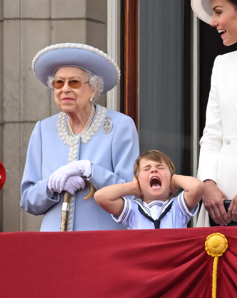 Louis looking even more upset and yelling while the Queen shows no reaction