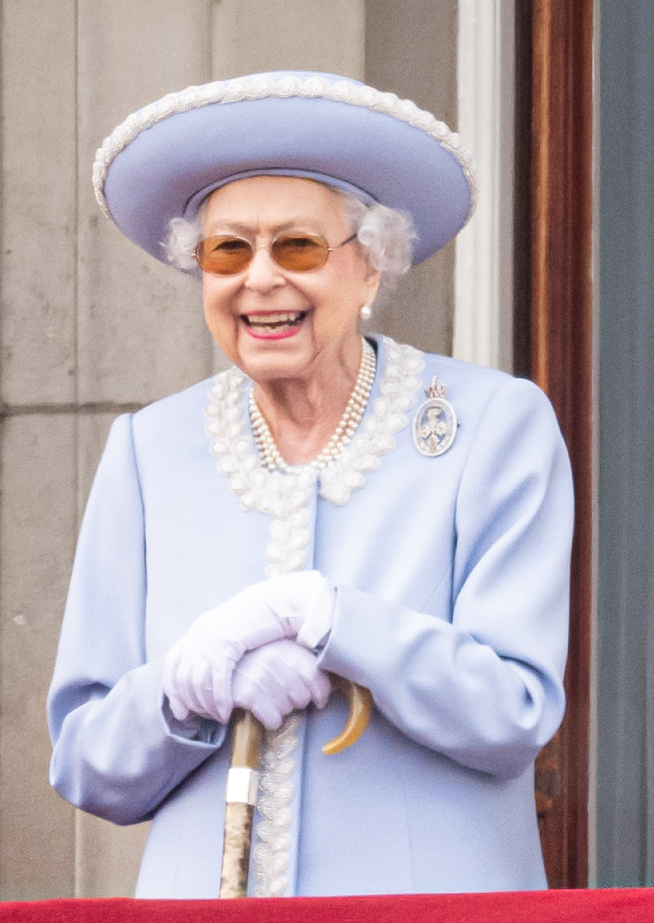 Queen Elizabeth smiling in the same spot where the previous pictures of William and Kate were taken