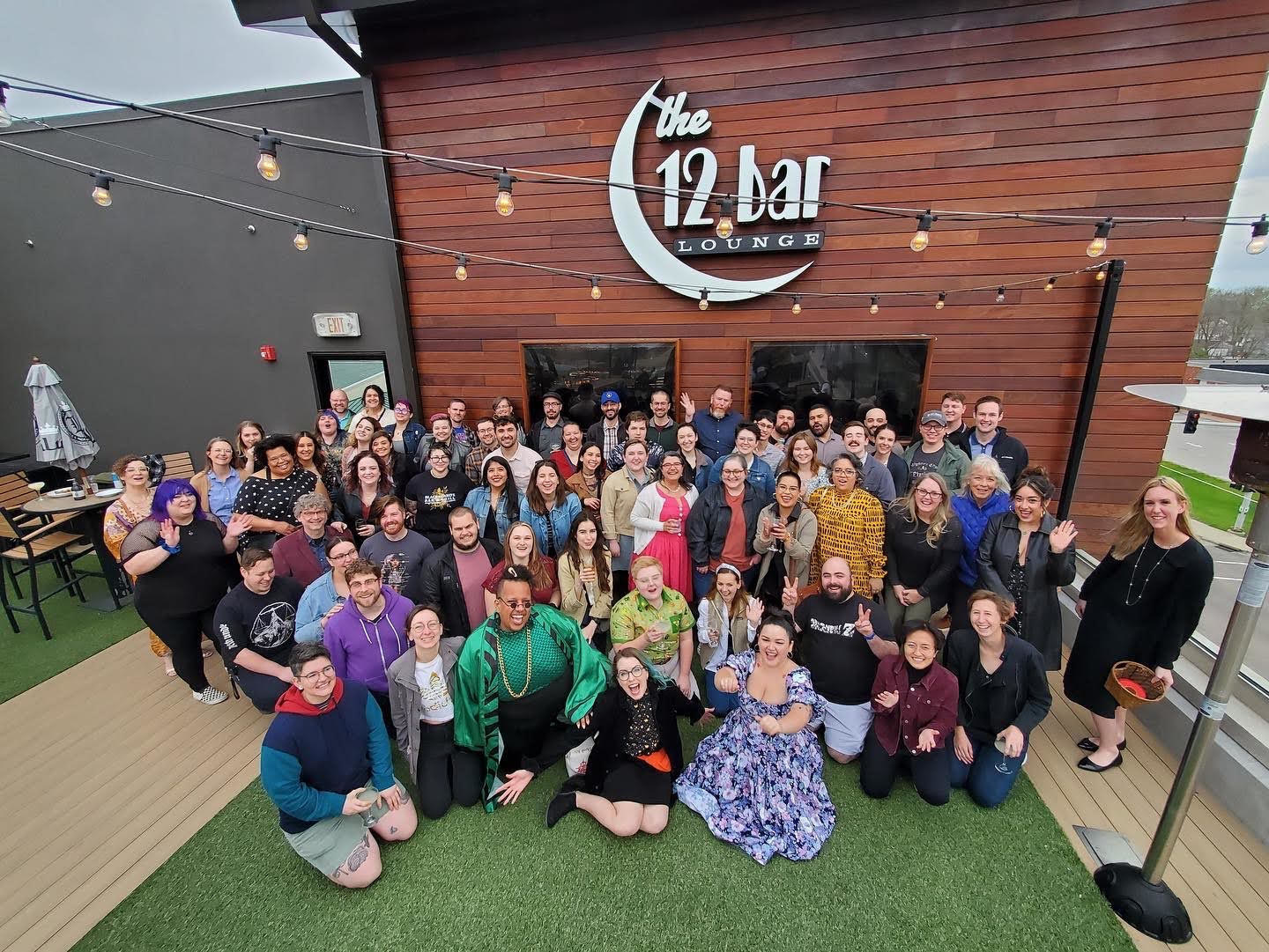 A crowd of people poses at a Peoria transplant meetup