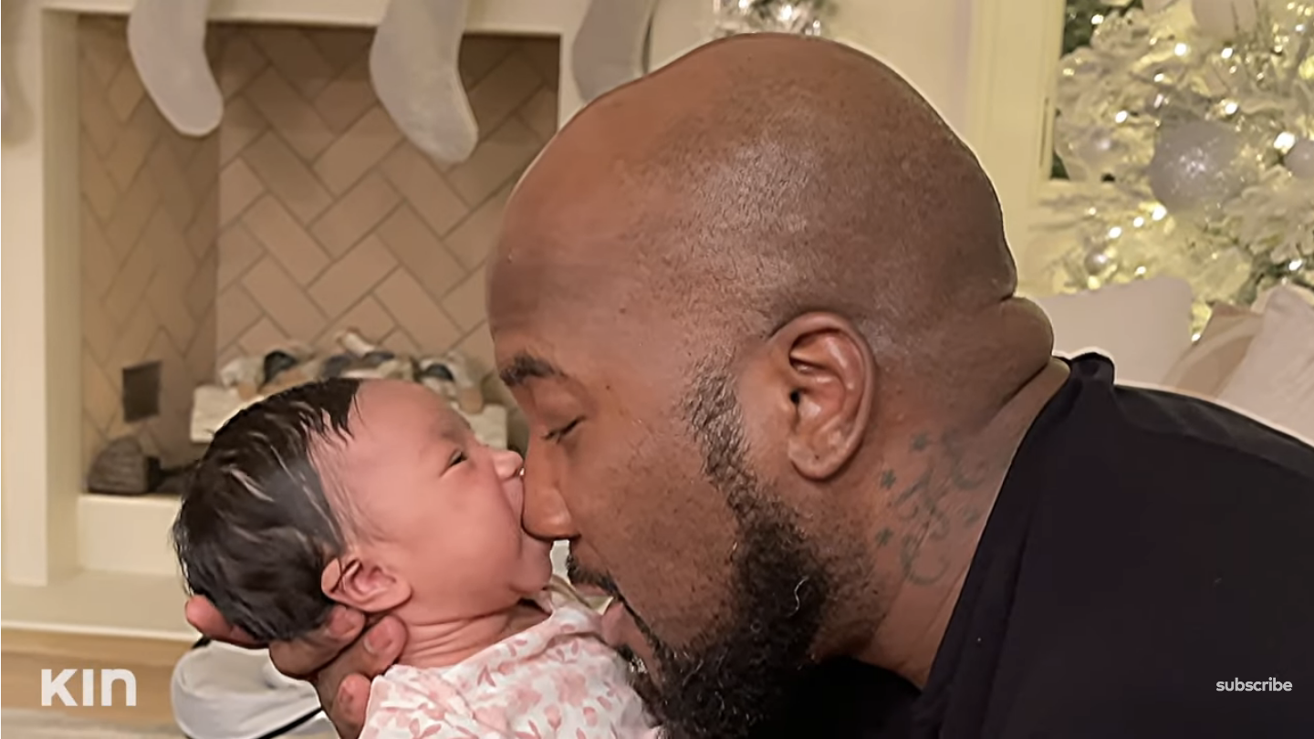 Jeezy&#x27;s baby kissing his nose