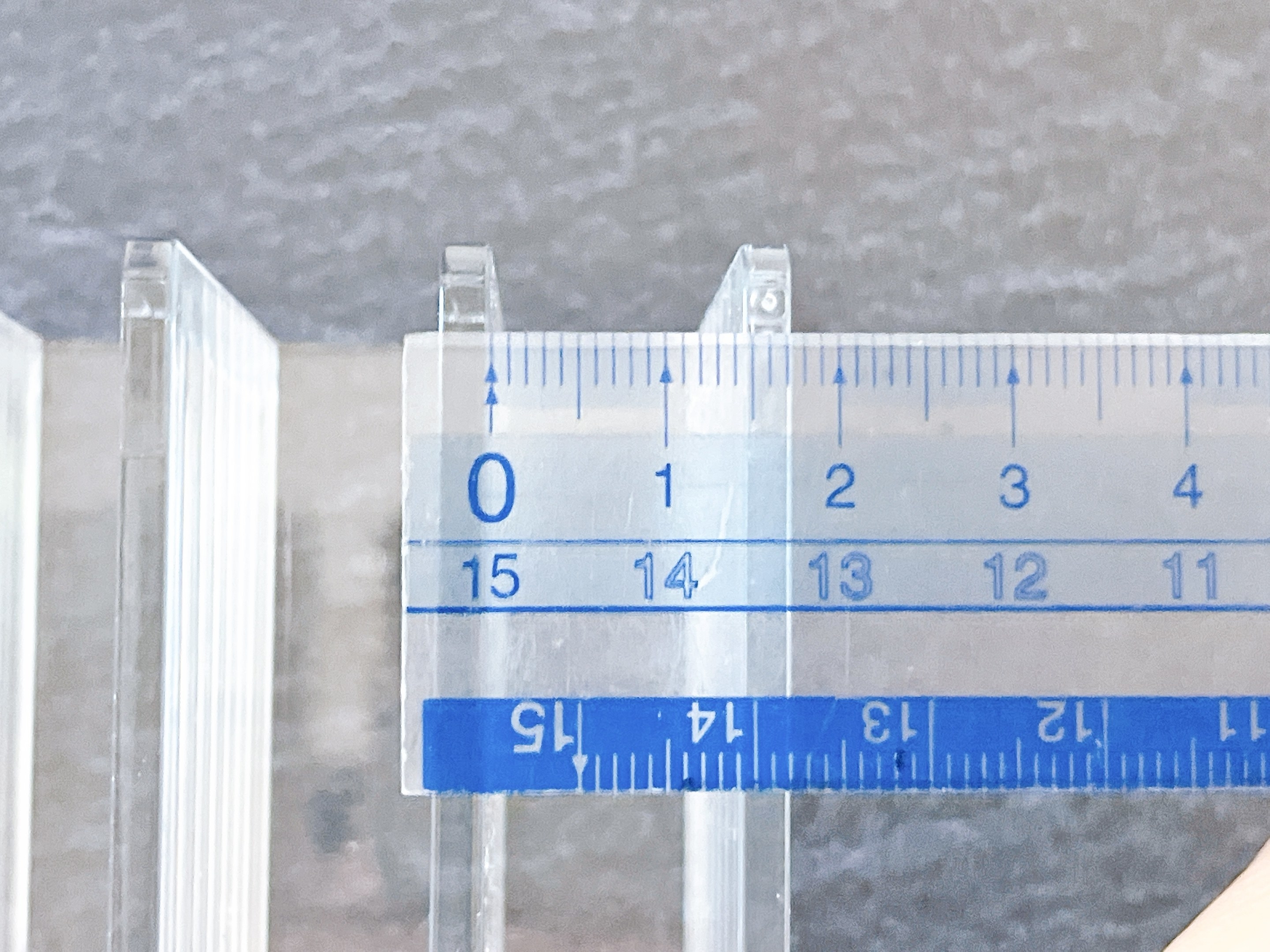 無印良品のおすすめ便利グッズ「アクリルデスクトップ仕切りスタンド」小物の収納や整理整頓に使える優秀グッズ