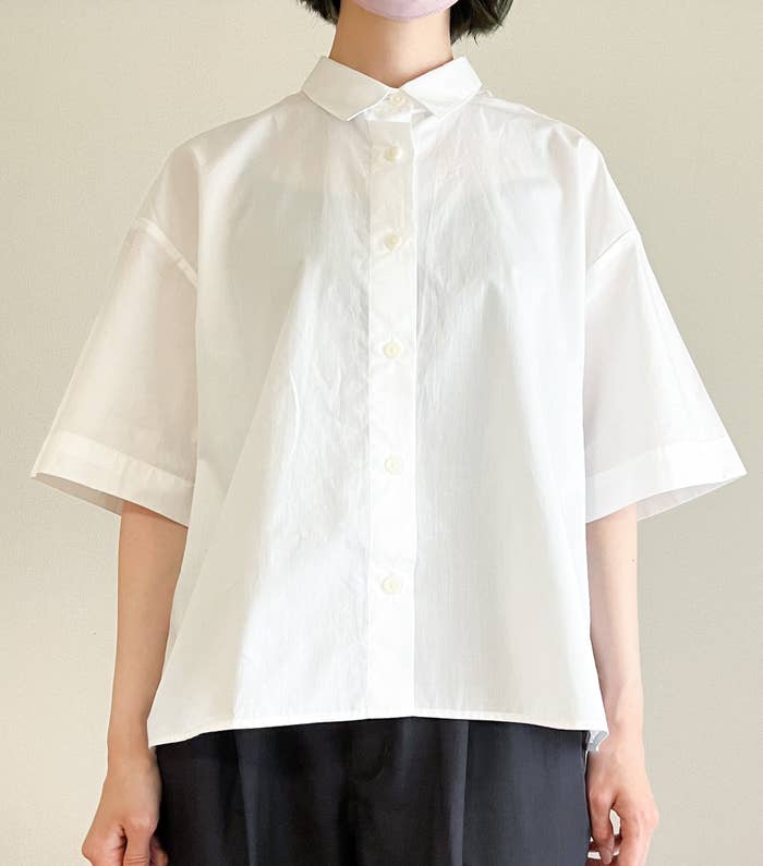 UNIQLO(ユニクロ)の楽ちんトップス「コットンシャツ(5分袖)」体型カバーできておしゃれで人気