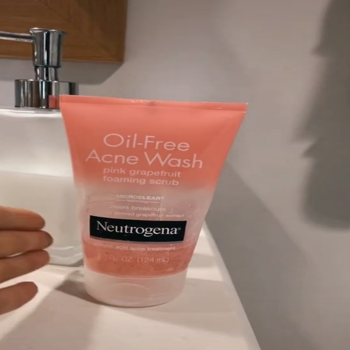 Neutrogena Grapefruit Face Wash Beads Stuck In Woman's Pores